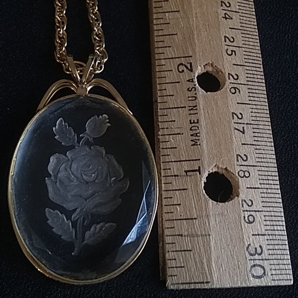 Intaglio rose necklace - Picture 4 of 6